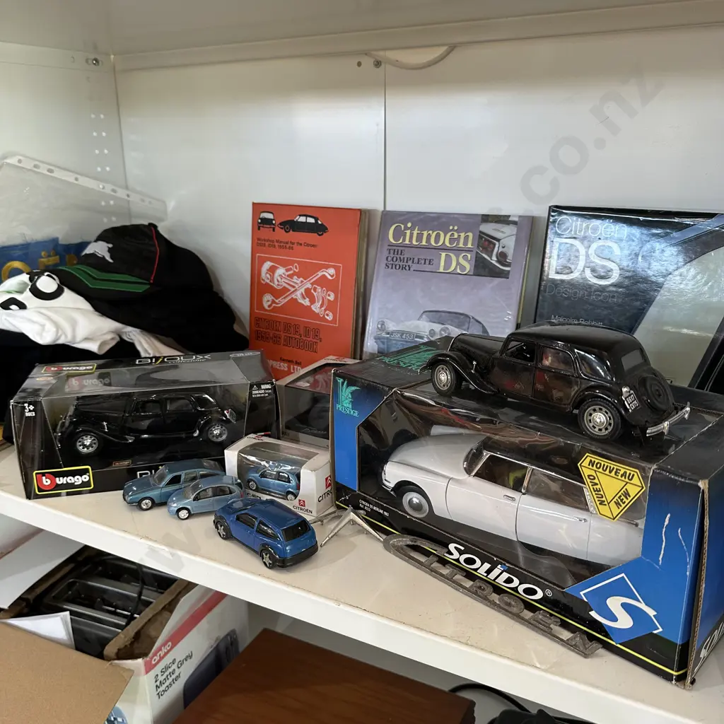 Collection of Citroen items Image 1++
