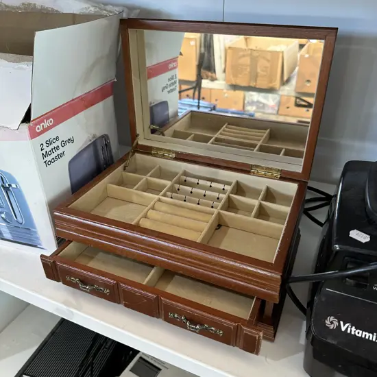Jewellery box