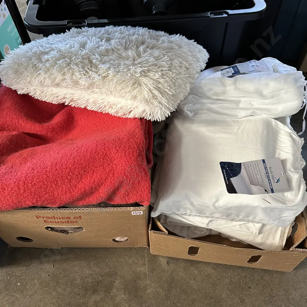 2 box sheets and blankets Image 1++