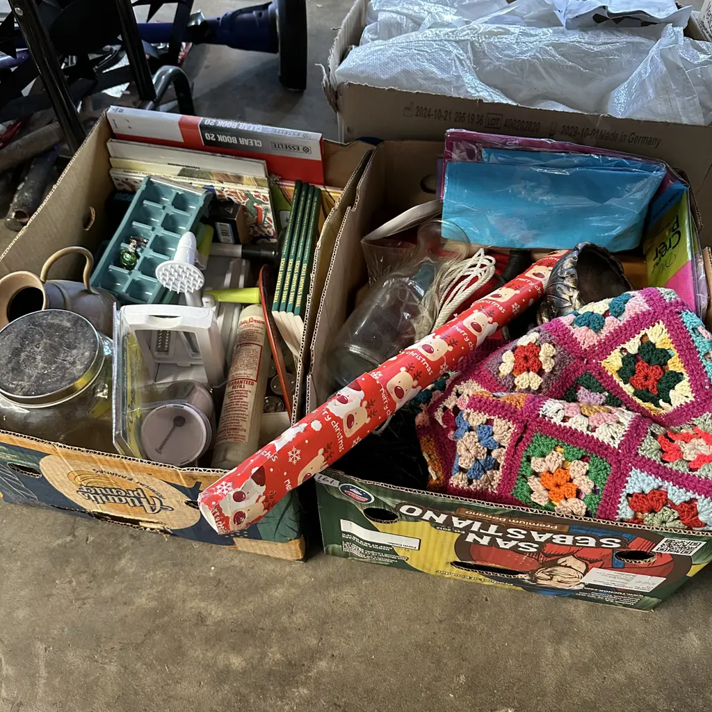 2 box vintage throw etc Image 1++