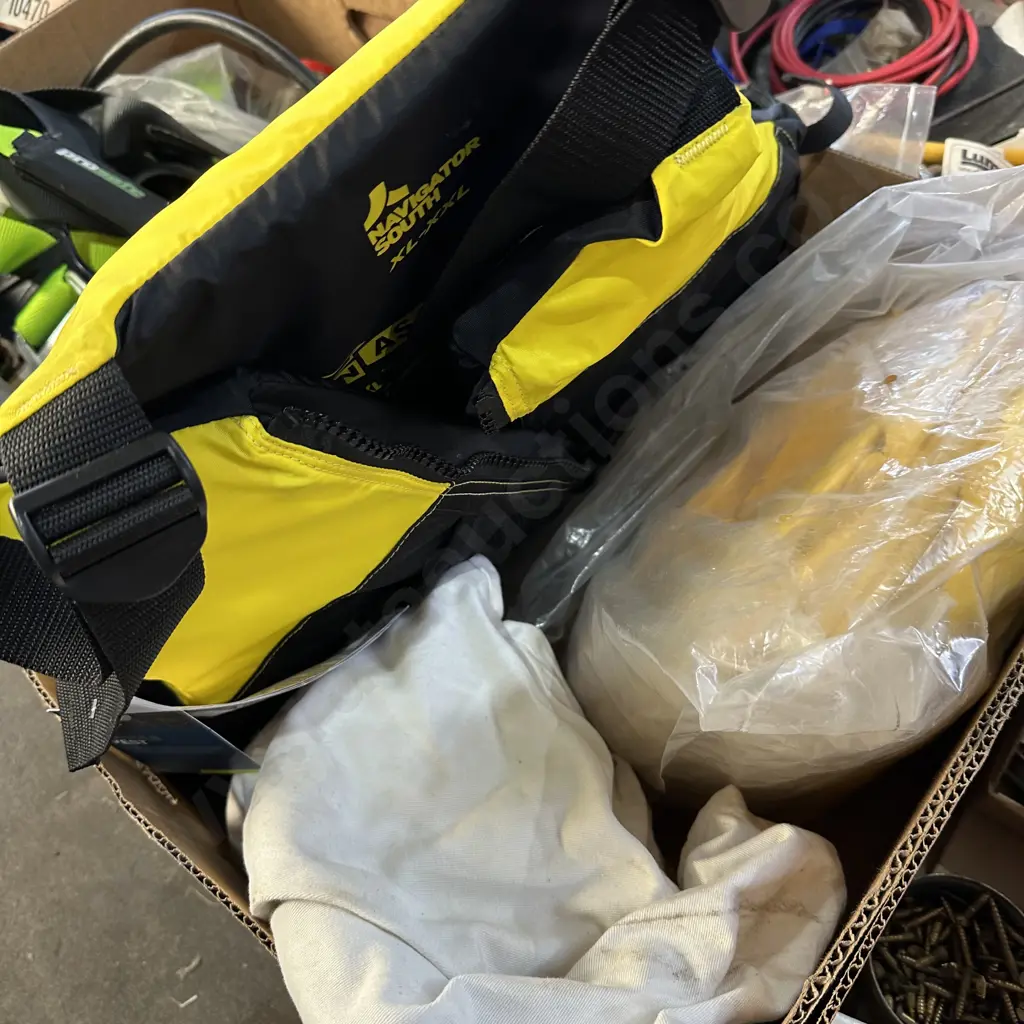 Wet weathers, life jacket etc Image 1++