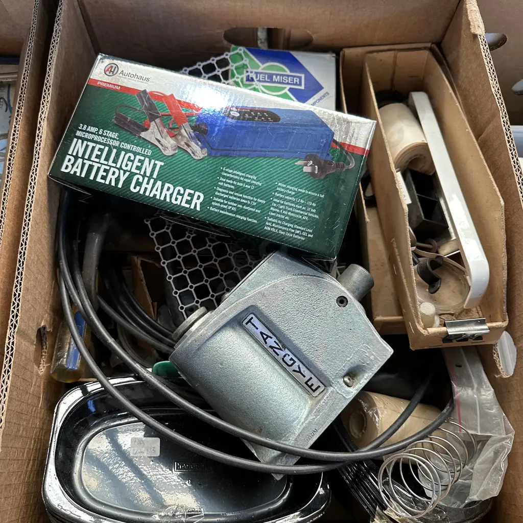 charger and hardware Image 1++