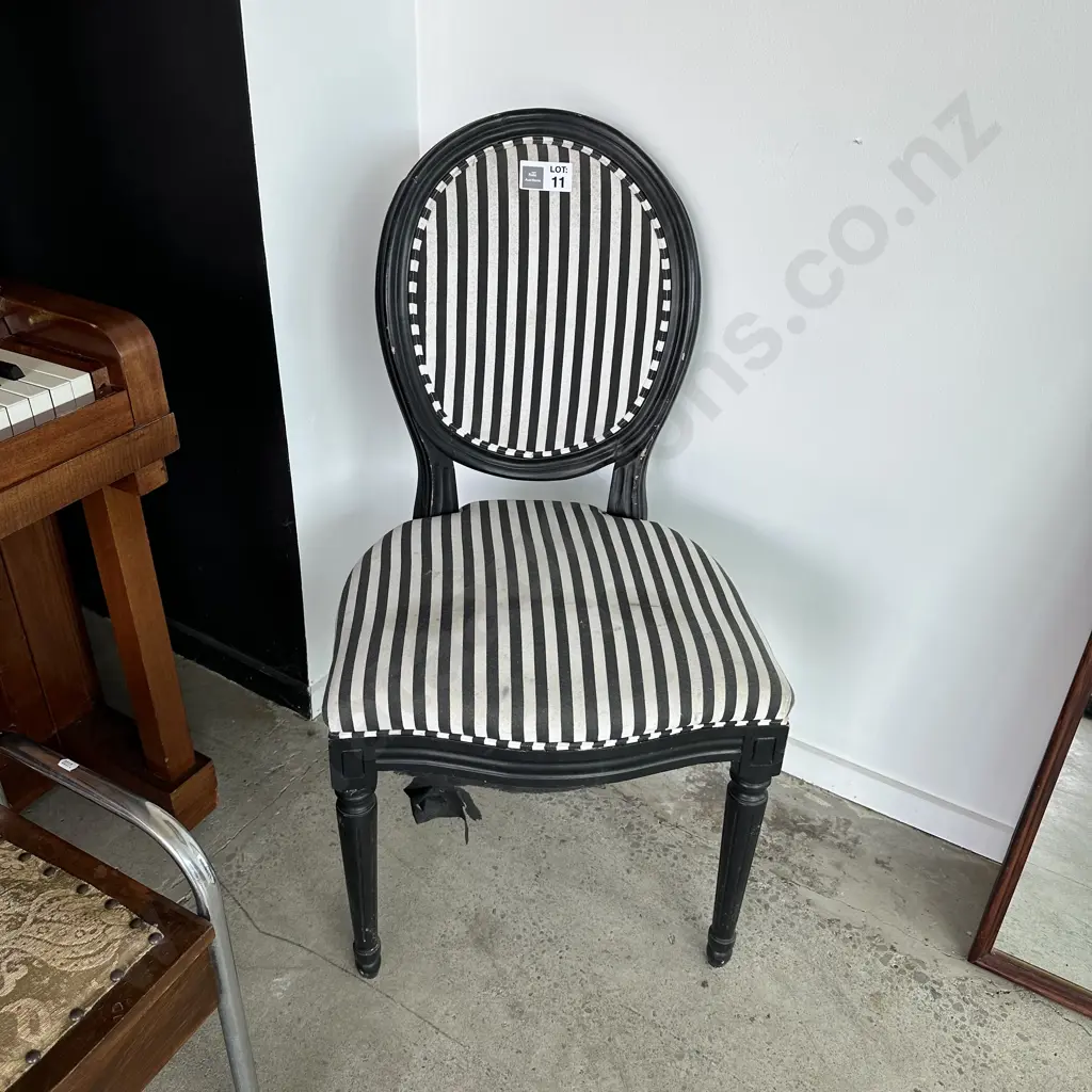 black white stripe chair Image 1++