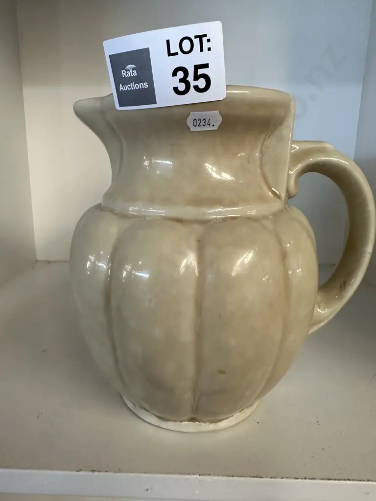 Tumuka water jug Image 1++