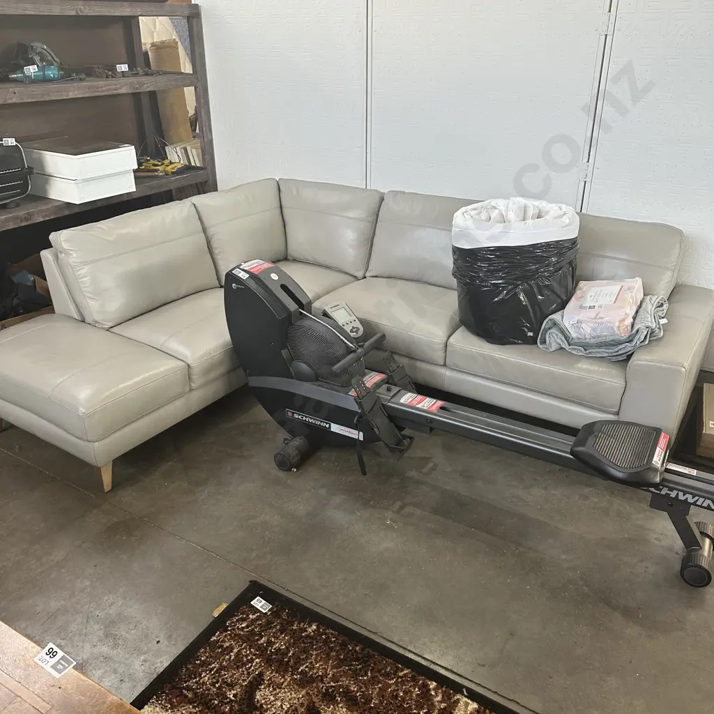 Leather lounge suite Image 1++