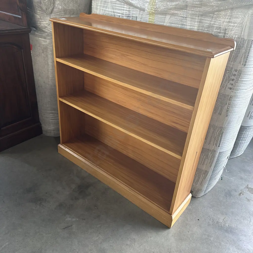 Rimu book shelf- damage Image 1++