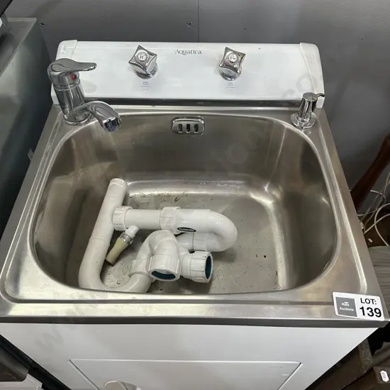 Laundry tub
