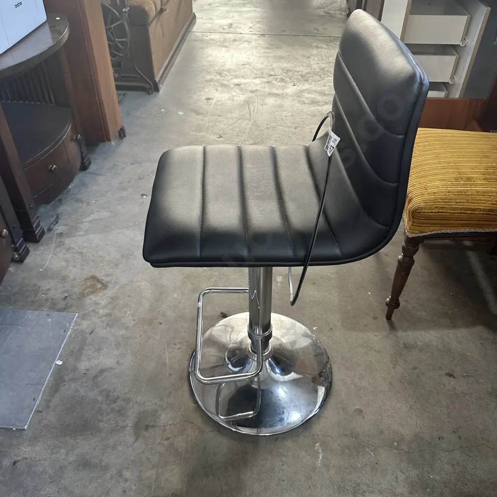 Bar stool Image 1++