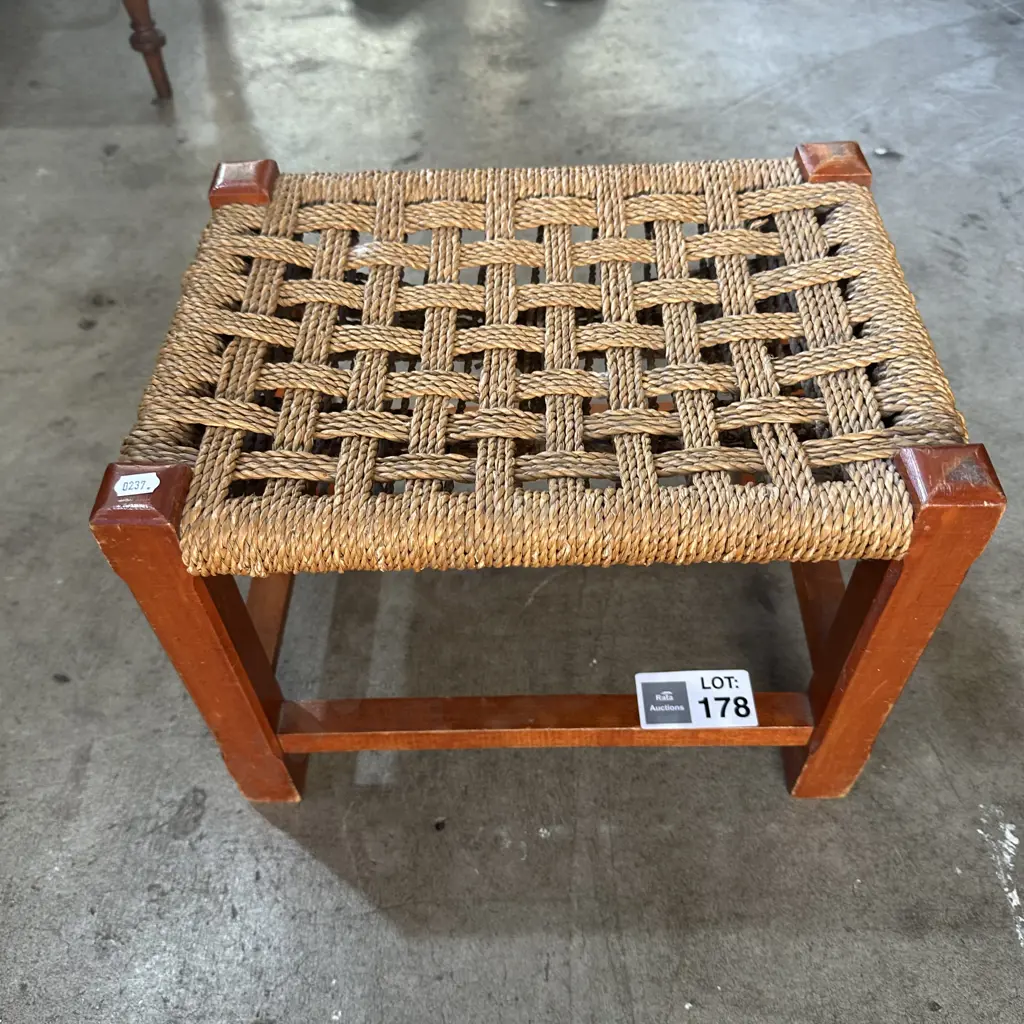 wicker top stool Image 1++