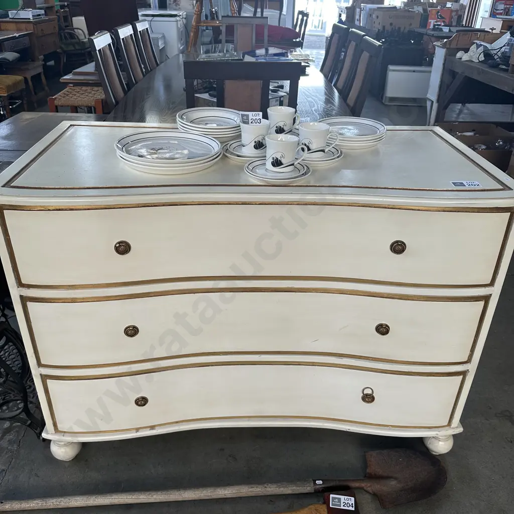 Serpentine chest drawers Image 1++