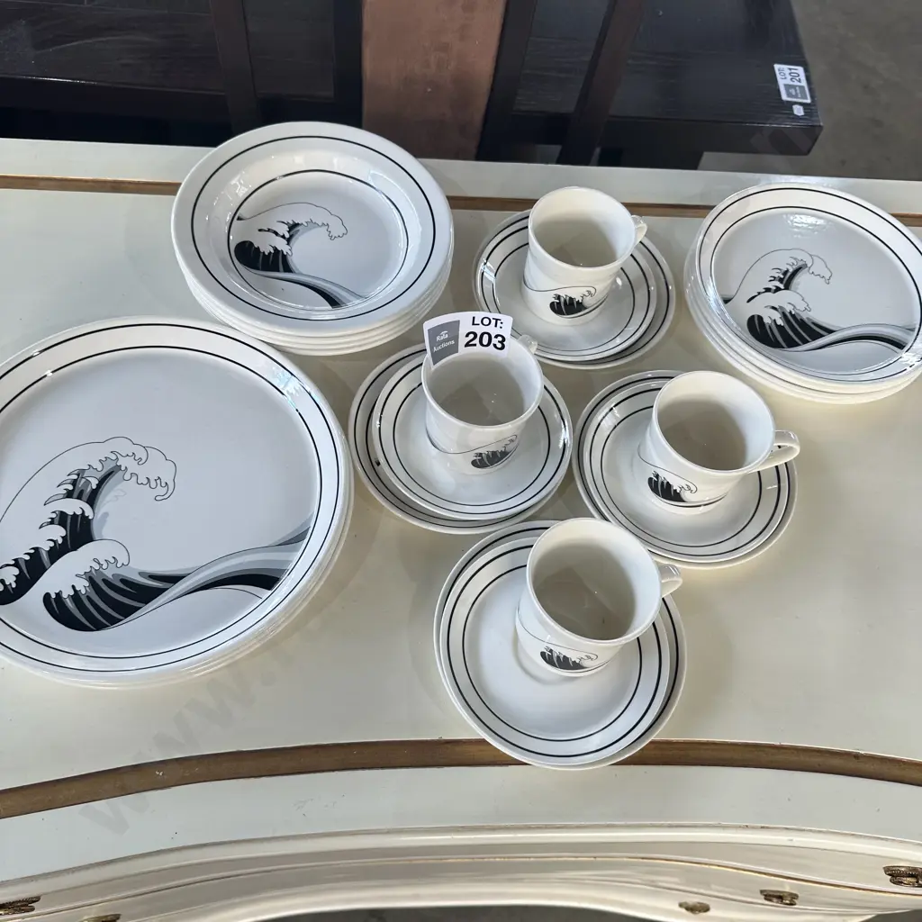 Grafton "The wave" pottery Image 1++