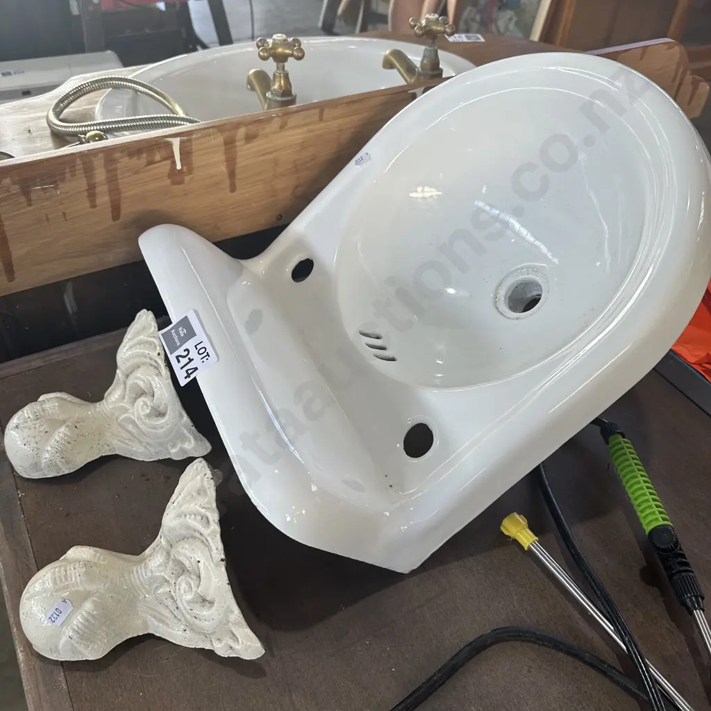 Cast hand basin plus 2 bath legs Image 1++