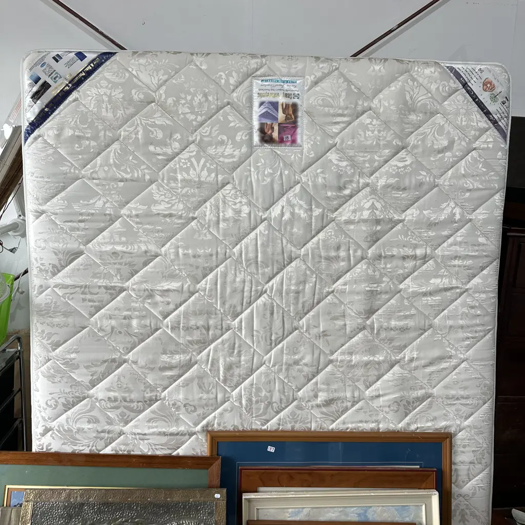 King size bed - good condition Image 1++