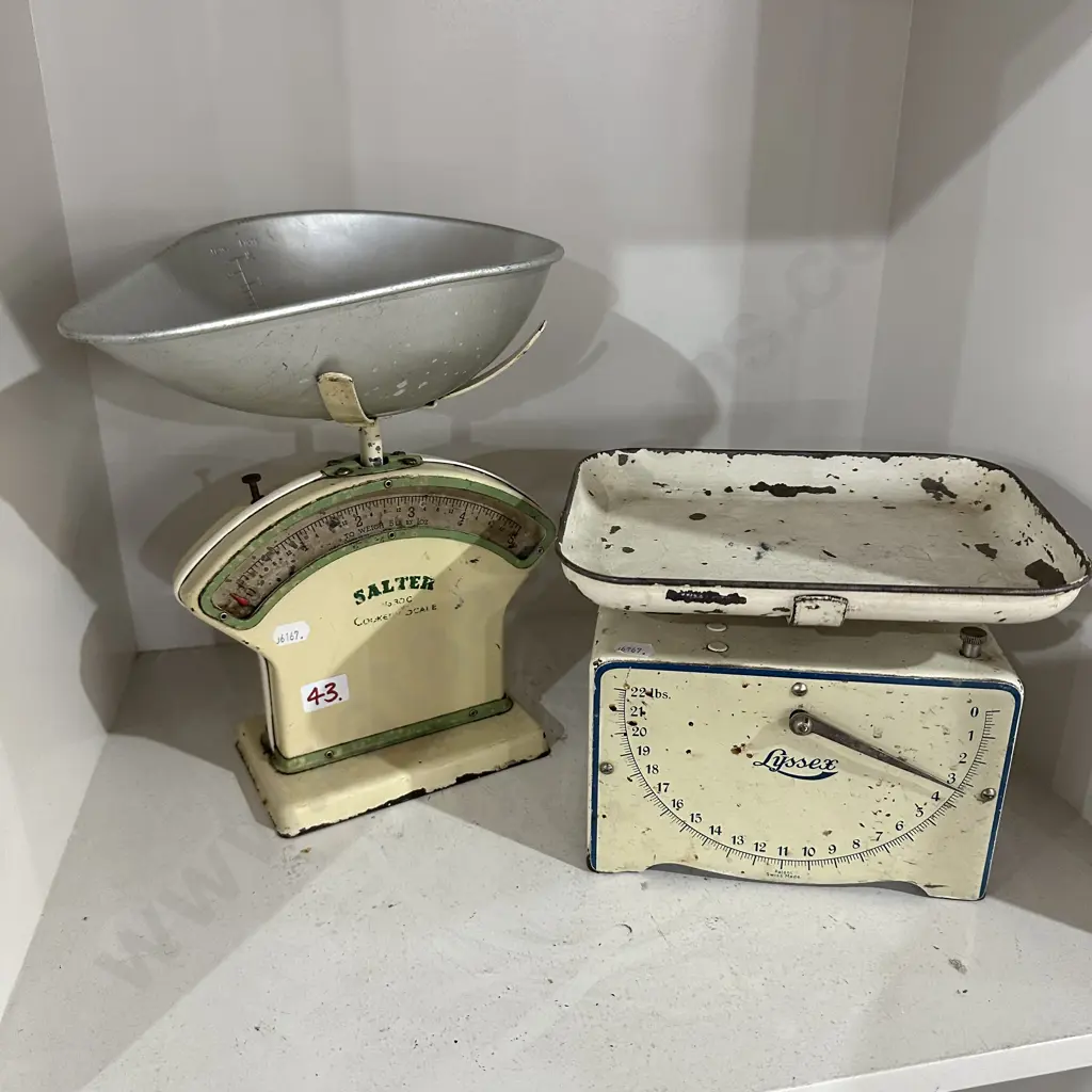 Vintage scales Image 1++