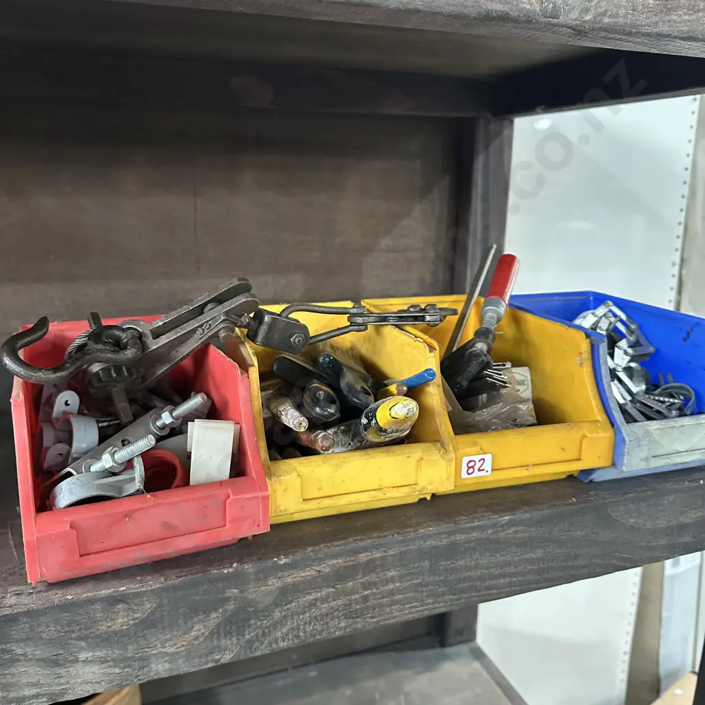 Parts drawers, pulley and clamp Image 1++