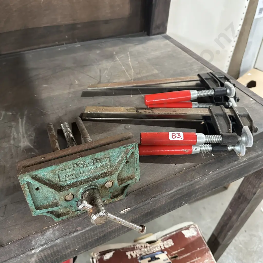 set 4 clamps and wood vice Image 1++