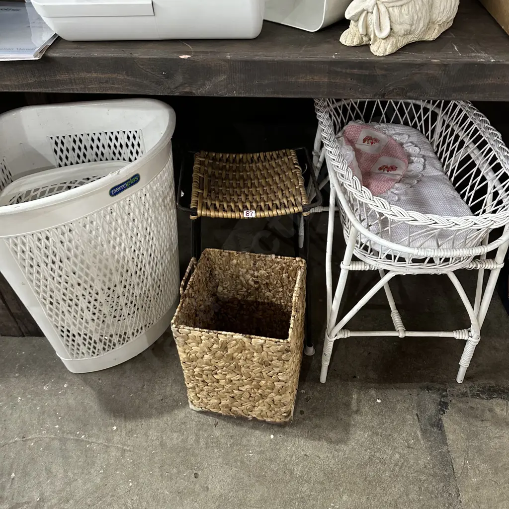 Bins, stool, doll bassinett Image 1++