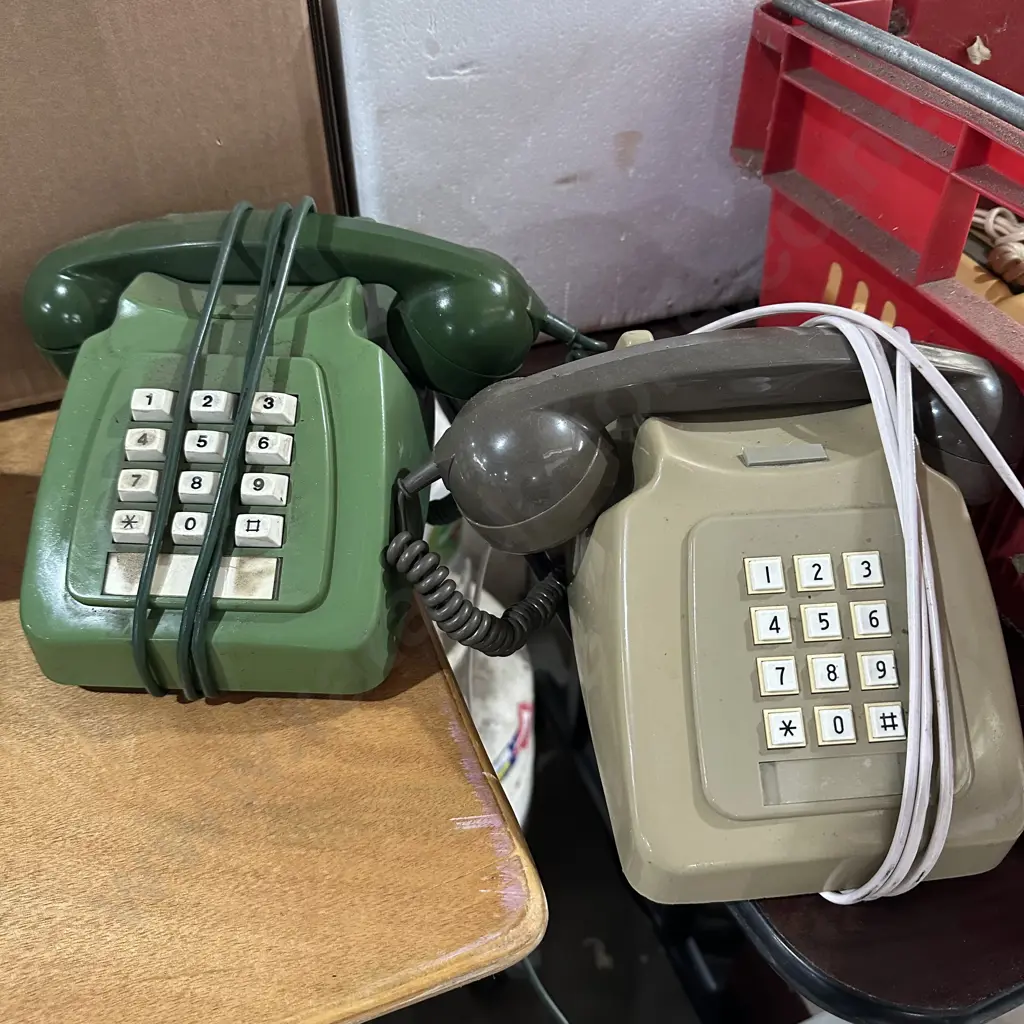 Pr push button retro phones Image 1++