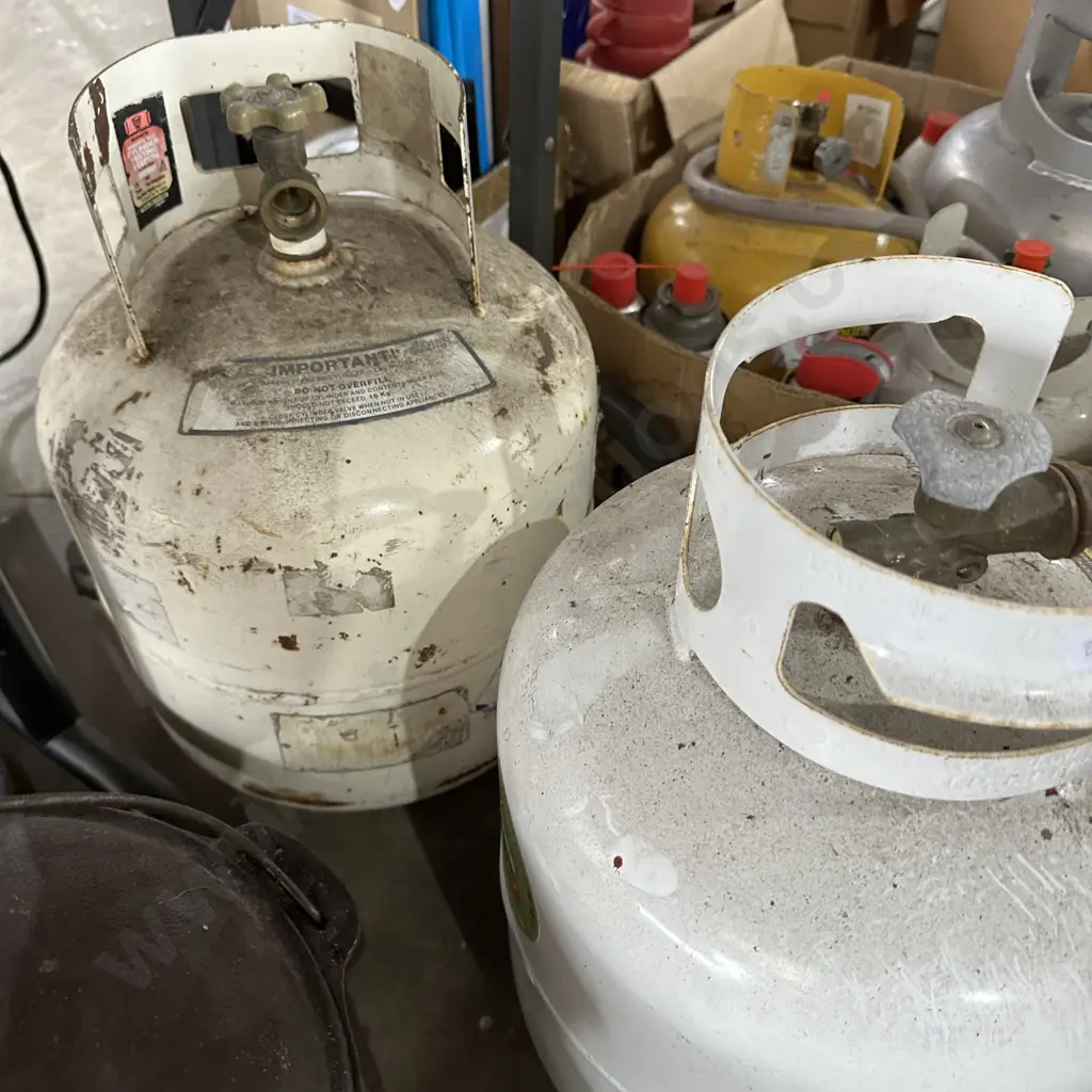 2 gas bottles Image 1++
