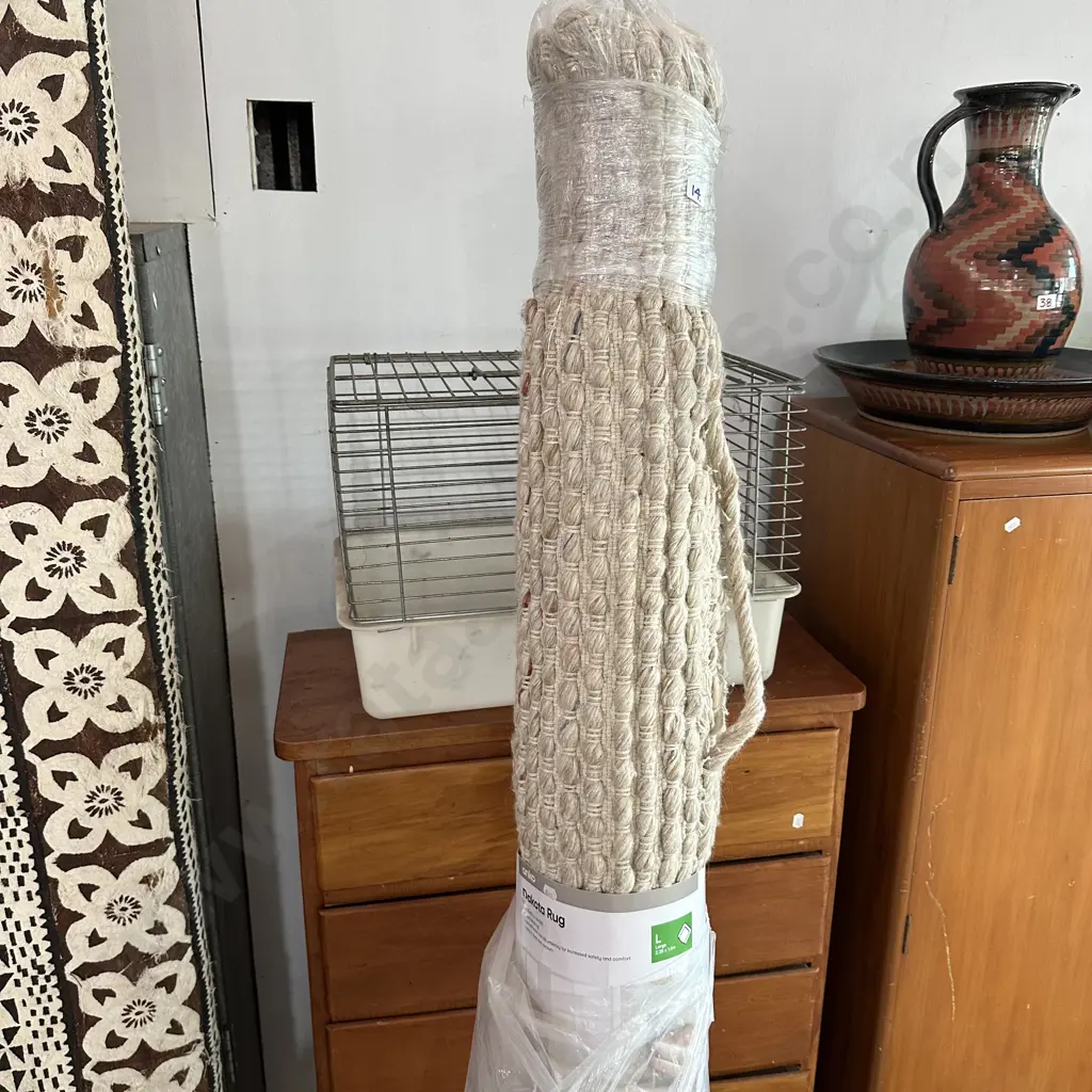 Wool blend rug as is 2300 x 1600 Image 1++