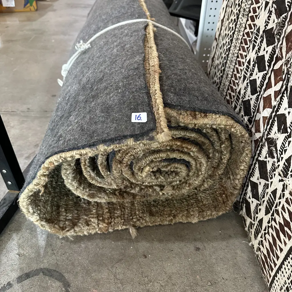 Large Sisal rug 4.4m x 4.8m excellent condition, felted underneath Image 1++