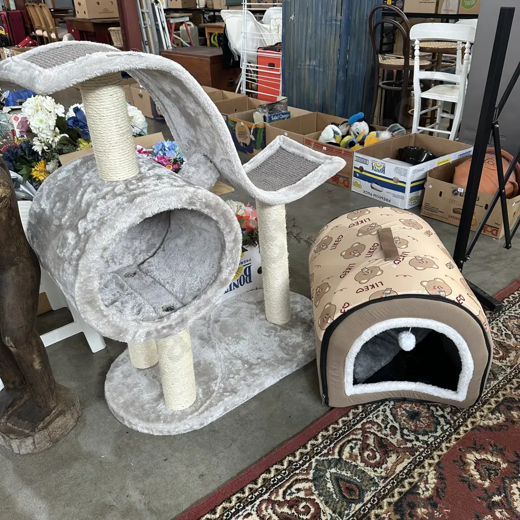 Cat tower plus home Image 1++