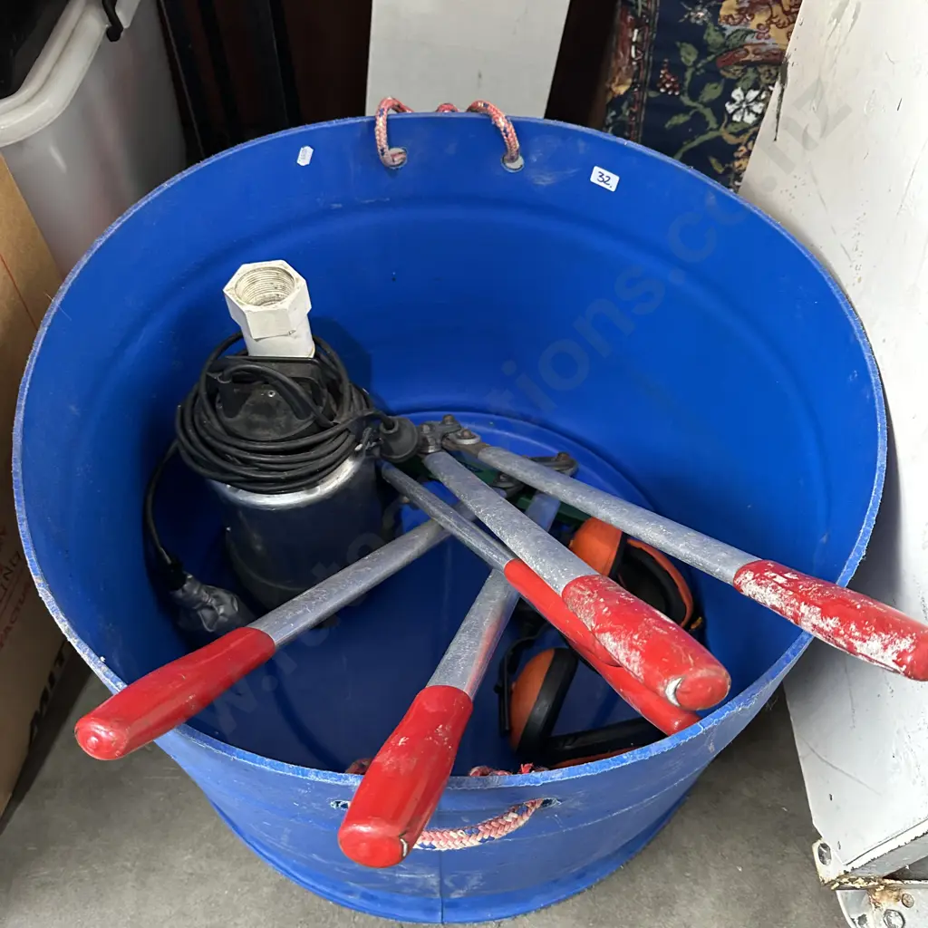 Submersable pump and tools Image 1++