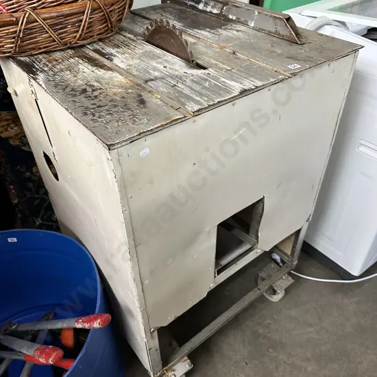 Saw bench