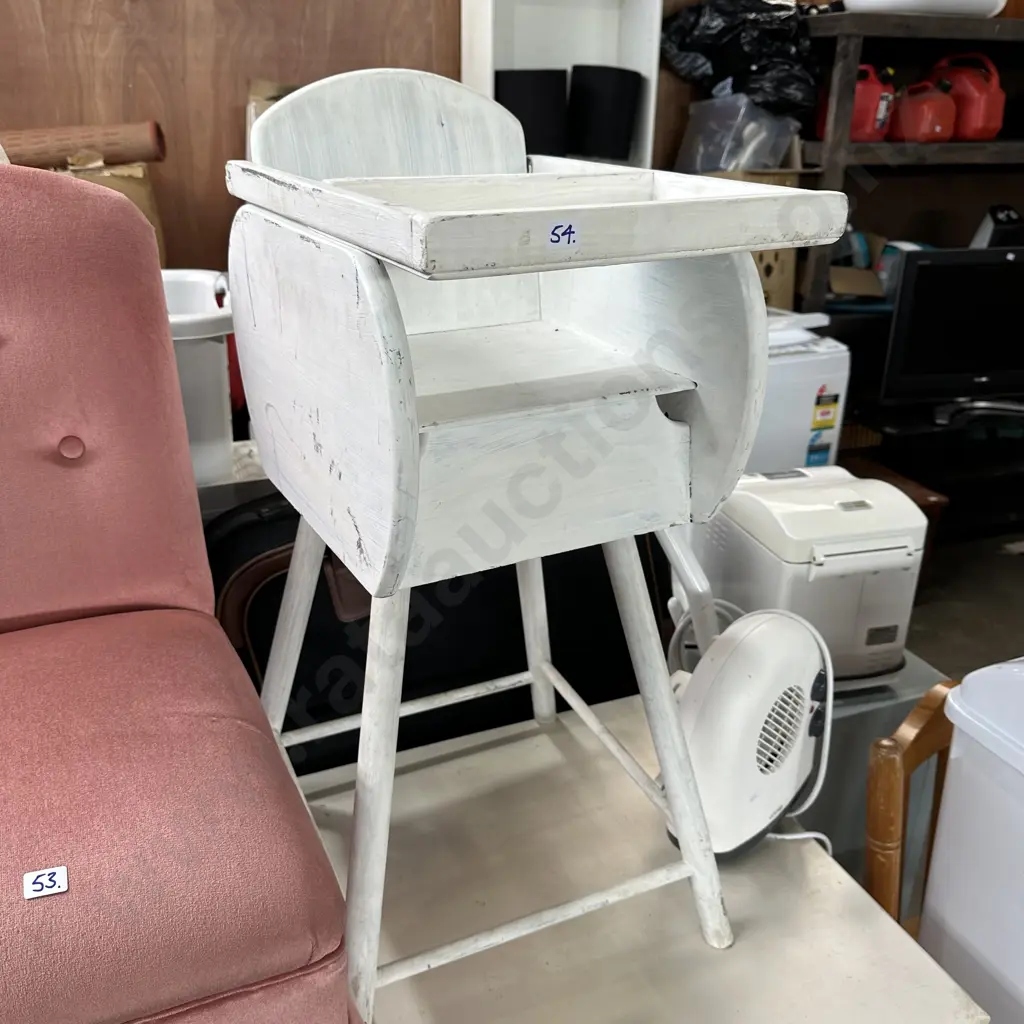 High chair Image 1++