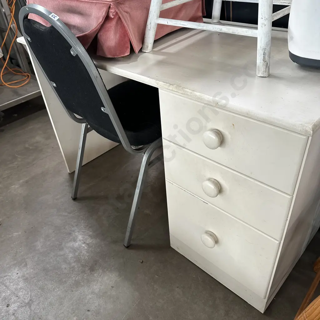 Desk and chair Image 1++