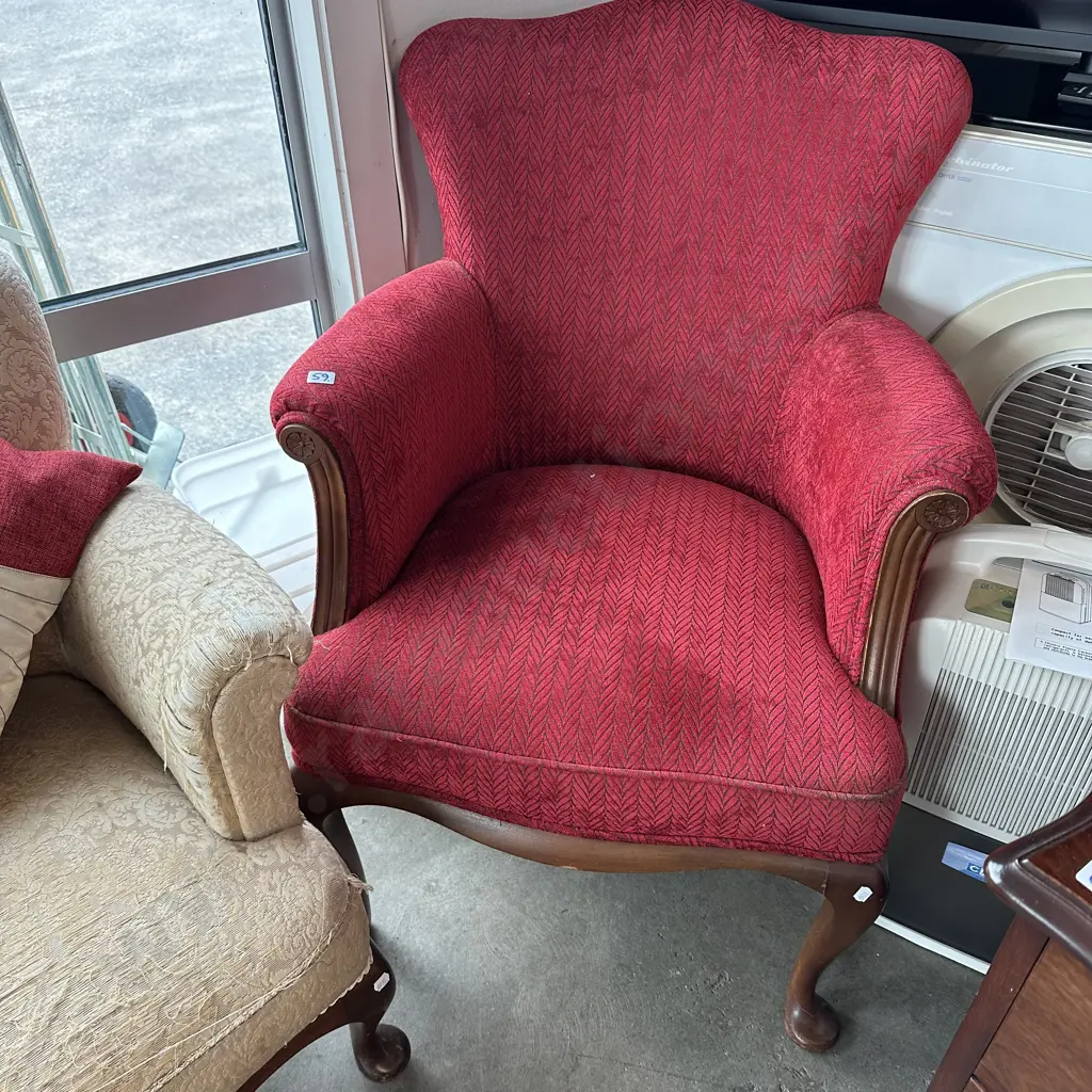 Red fabric lounge chair Image 1++