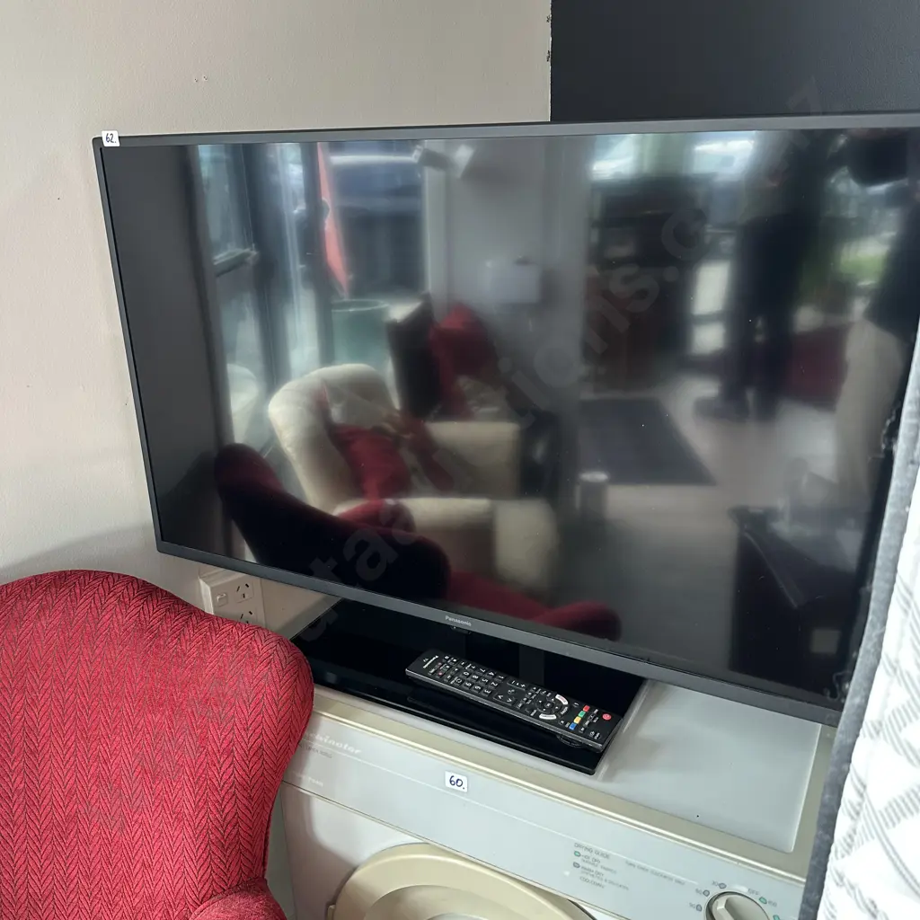 Panasonic 40inch smart TV Image 1++