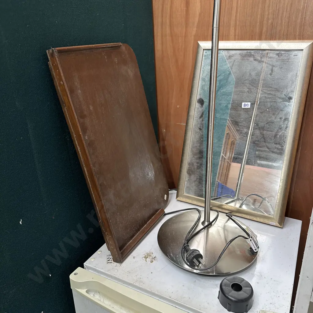 Lamp, mirror and folding tray Image 1++