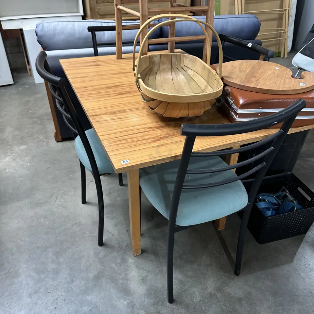 Table and chairs Image 1++