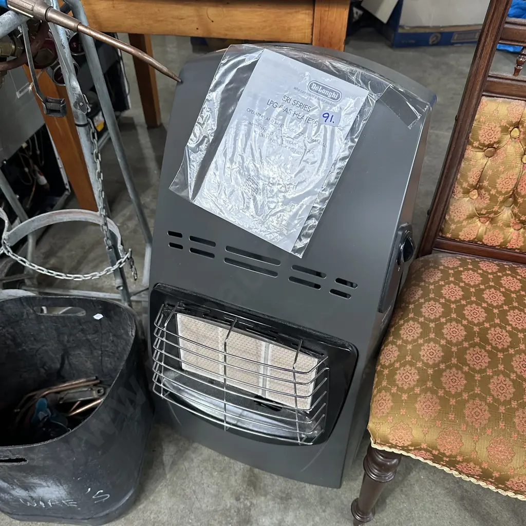 Gas bottle and heater Image 1++