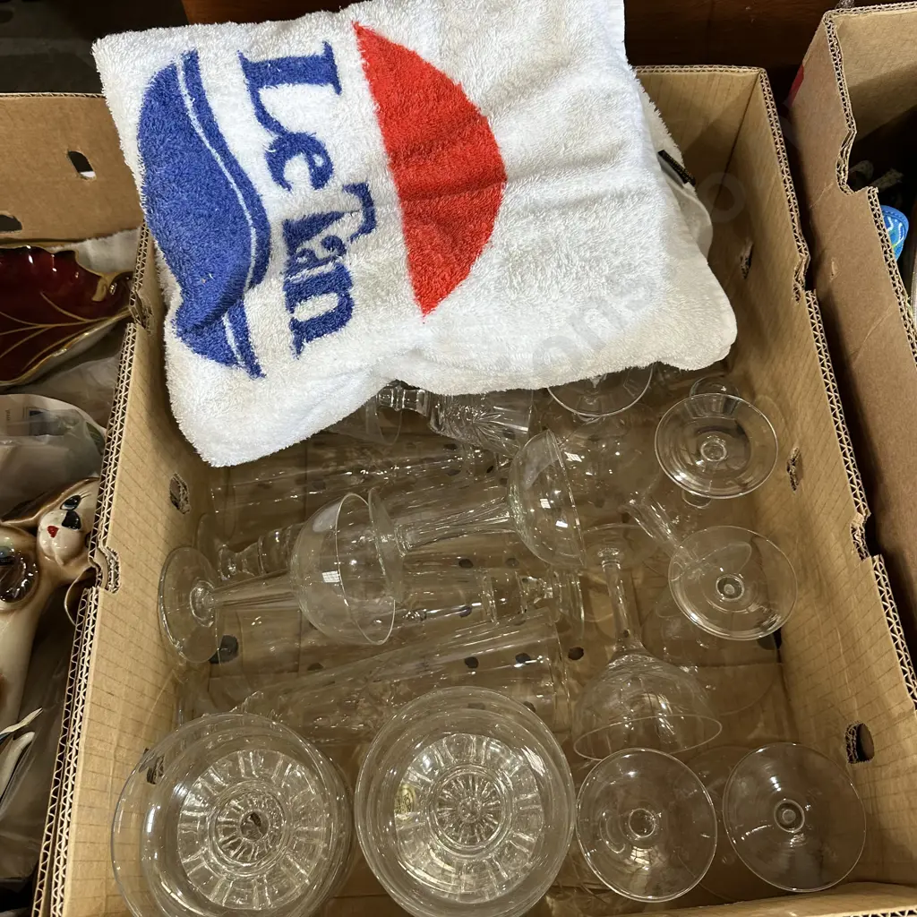 LeTan towel, champagne glasses etc Image 1++