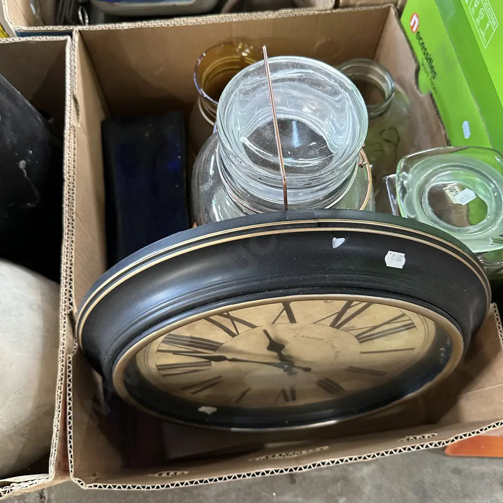 Clock and vases Image 1++