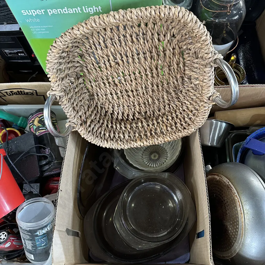 Basket and kitchenware Image 1++