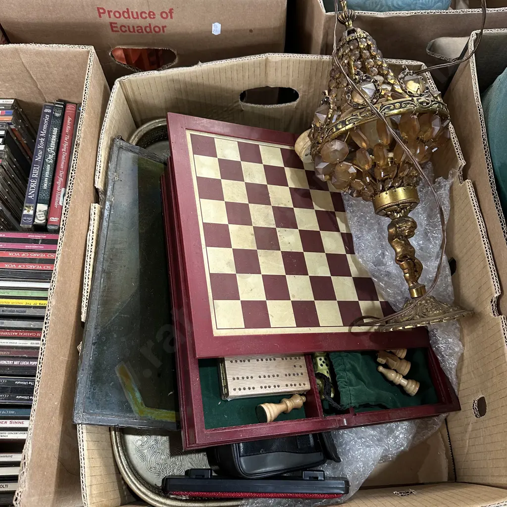 Chess set, vintage lamp etc Image 1++