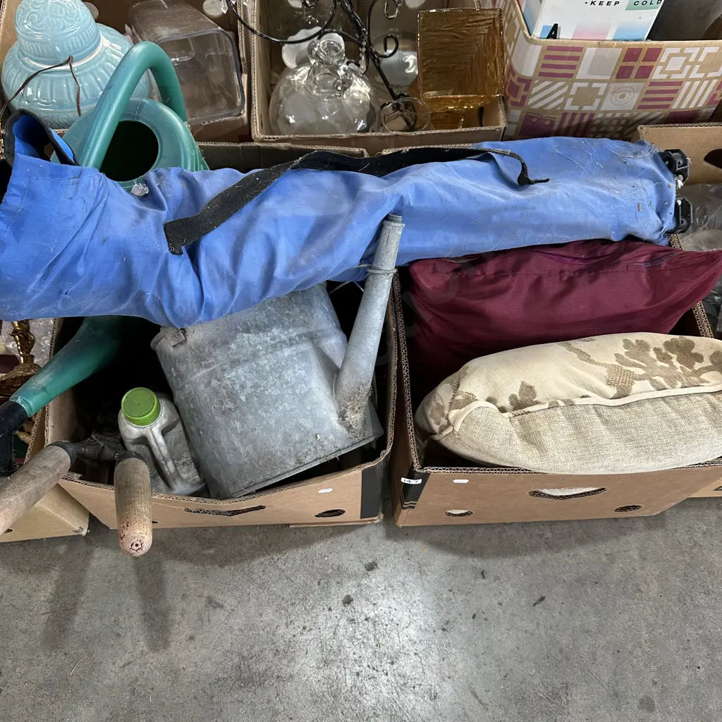 2 box cushions and gardenware Image 1++