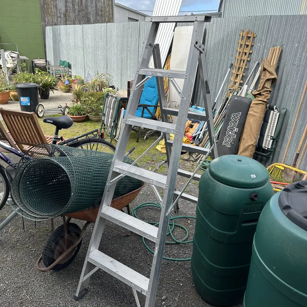 6 foot ladder Image 1++