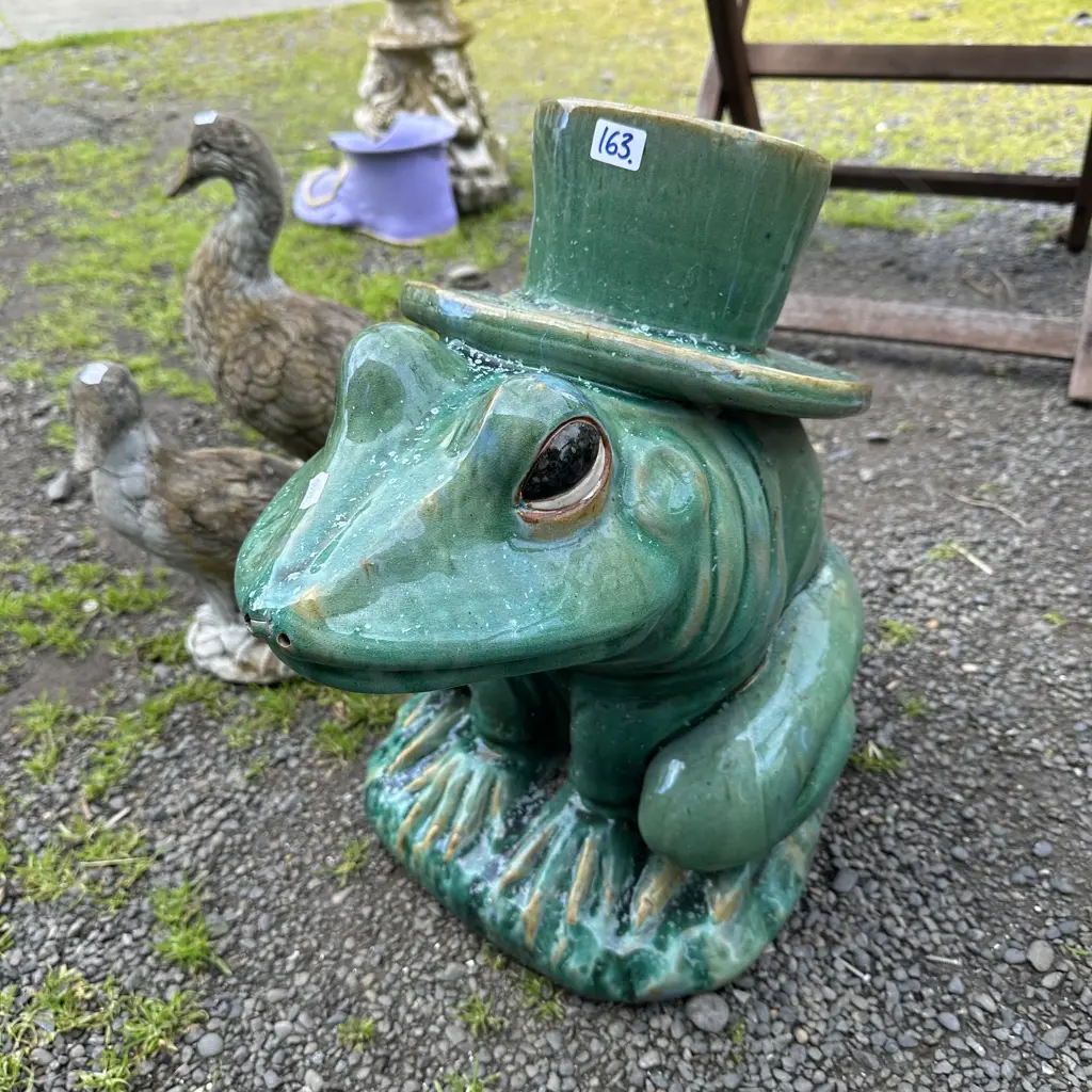 Ceramic frog Image 1++