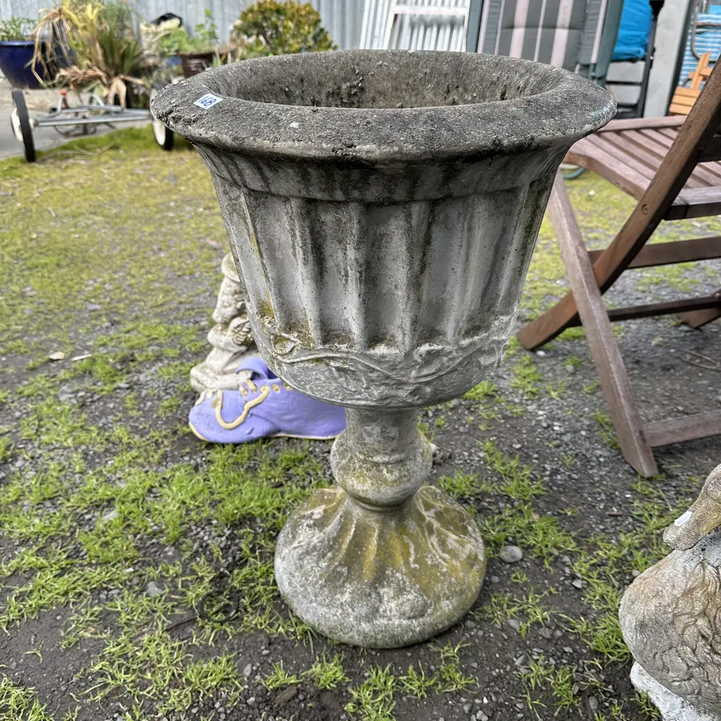 vintage concrete planter Image 1++