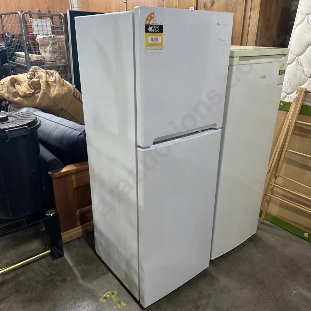 Tidy Daewoo Fridge freezer Image 1++