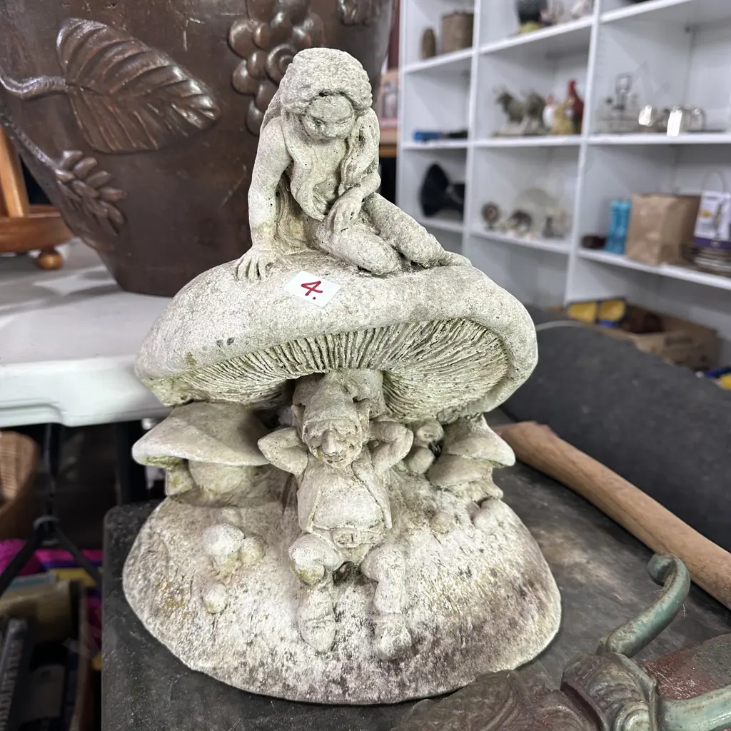Concrete fairy garden figure Image 1++