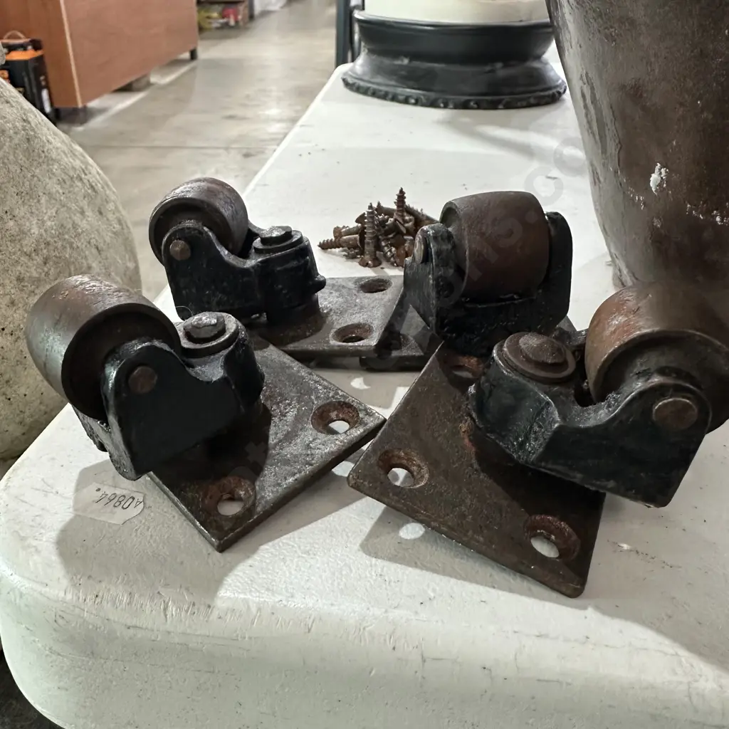 Set of 4 dual roller heavy duty casters with screws Image 1++