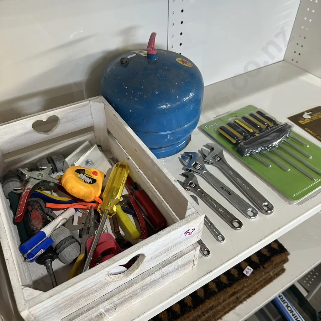 Shelf lot tools and gas bottle Image 1++