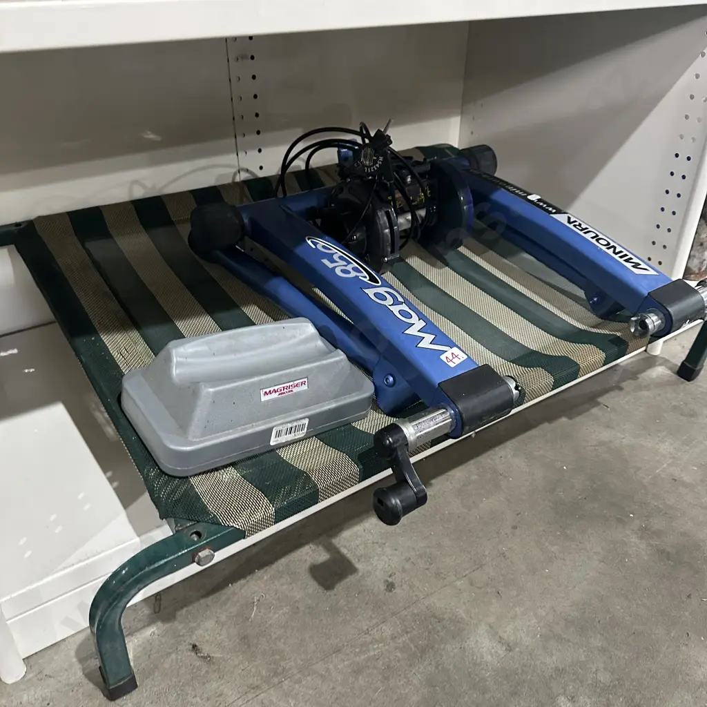 Bike stand for riding plus pet bed Image 1++