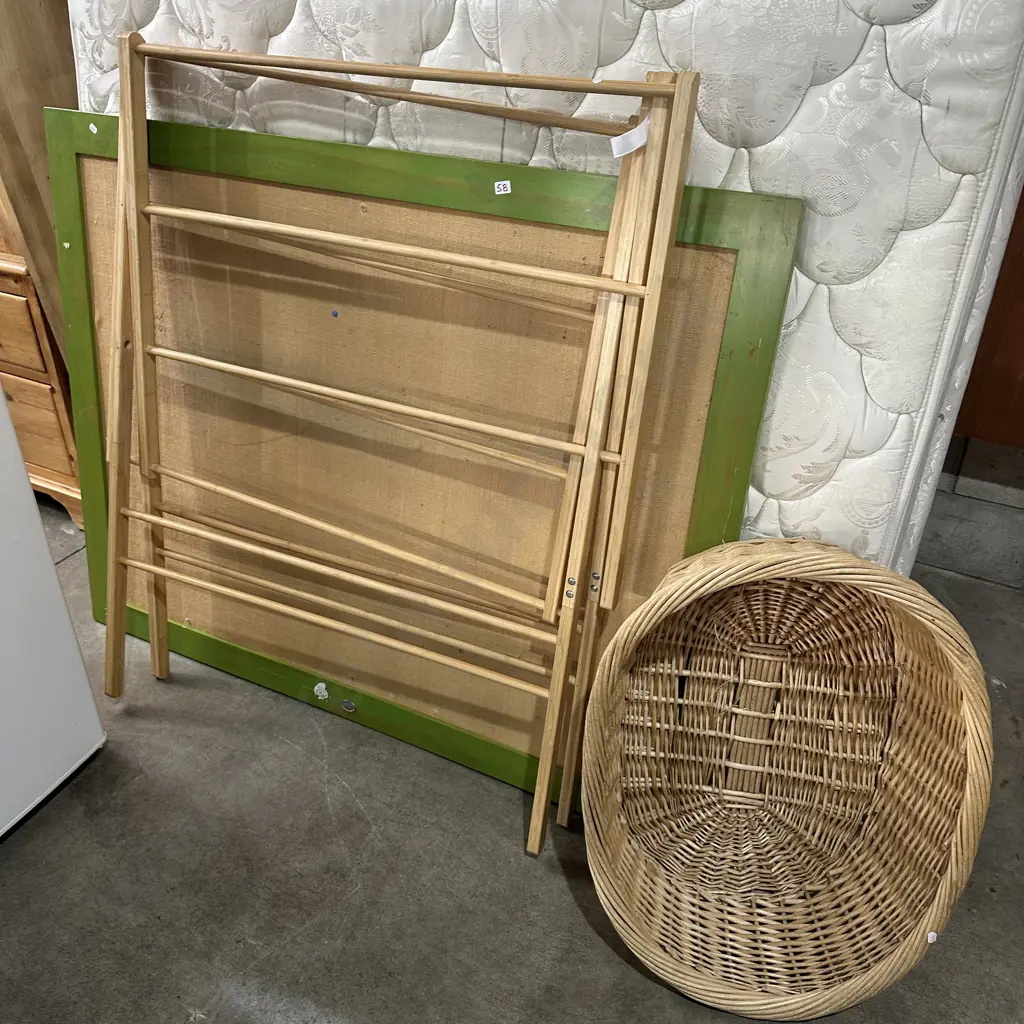 Pin board, average clothes horse, pet basket Image 1++