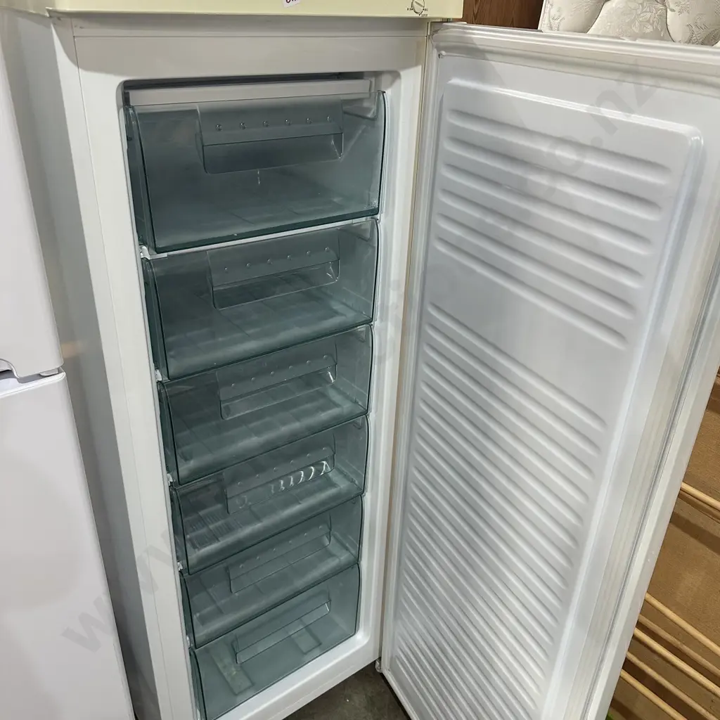 Vertical freezer Image 1++